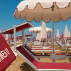 spiaggia a cattolica sdraio e lettini